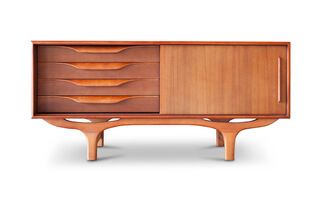 Aparador escandinavo de madera Alrik