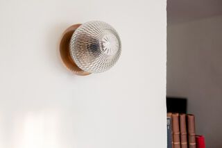 Aplique de pared de vidrio y latón dorado hermético Mund