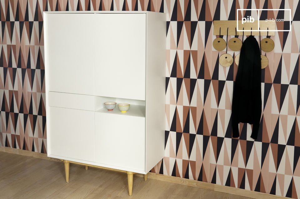 Elegante mueble de almacenamiento de estilo escandinavo.