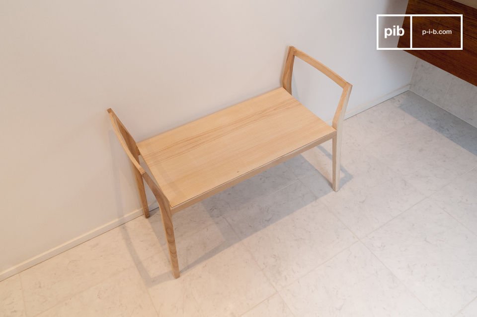 Practico asiento con elegante diseño escandinavo