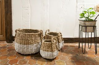 Conjunto de tres cestas de mimbre de calabazas