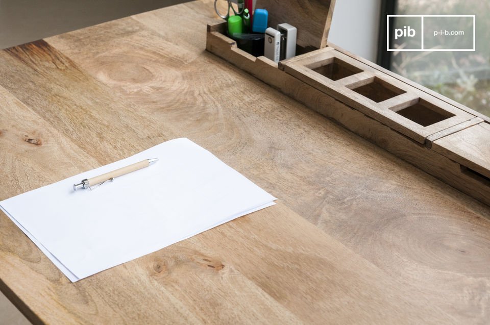 Mesa de madera con un espíritu muy natural.