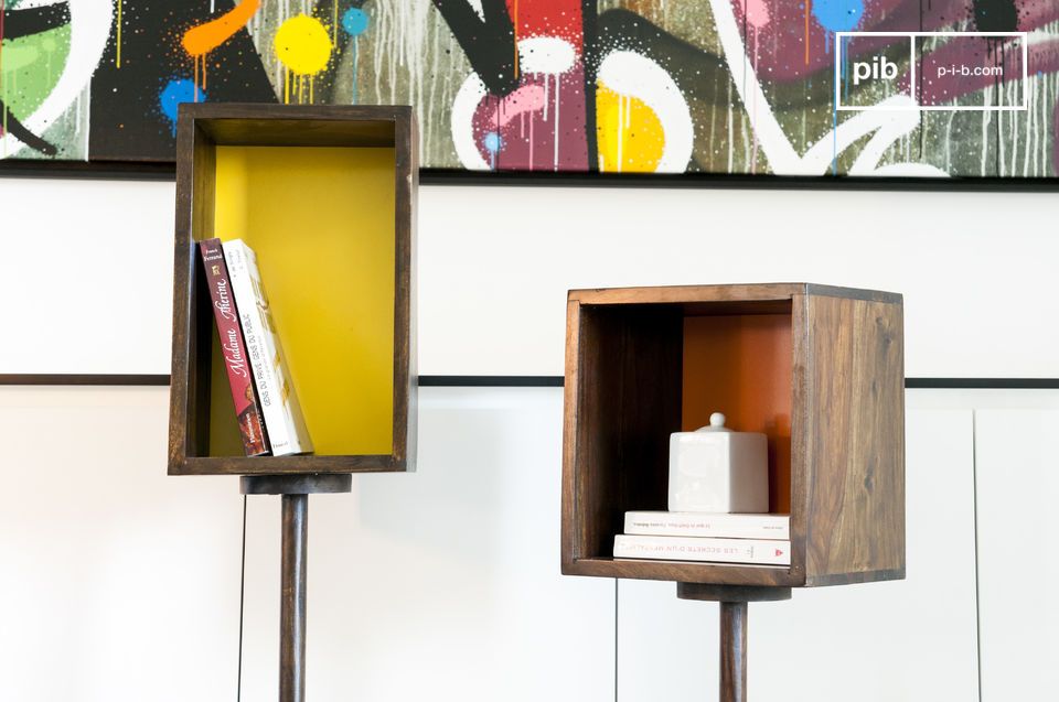 Este estante de madera es perfecto para mostrar sus objetos favoritos y para mantener sus elementos