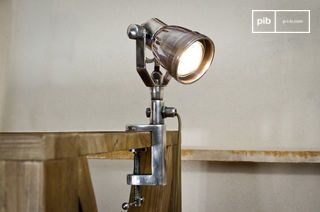 Lámpara ajustable para mesas