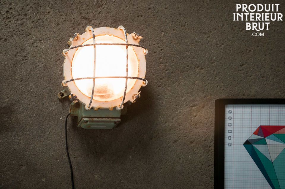 Una lámpara de mesa giratoria que combina espíritu vintage y diseño original