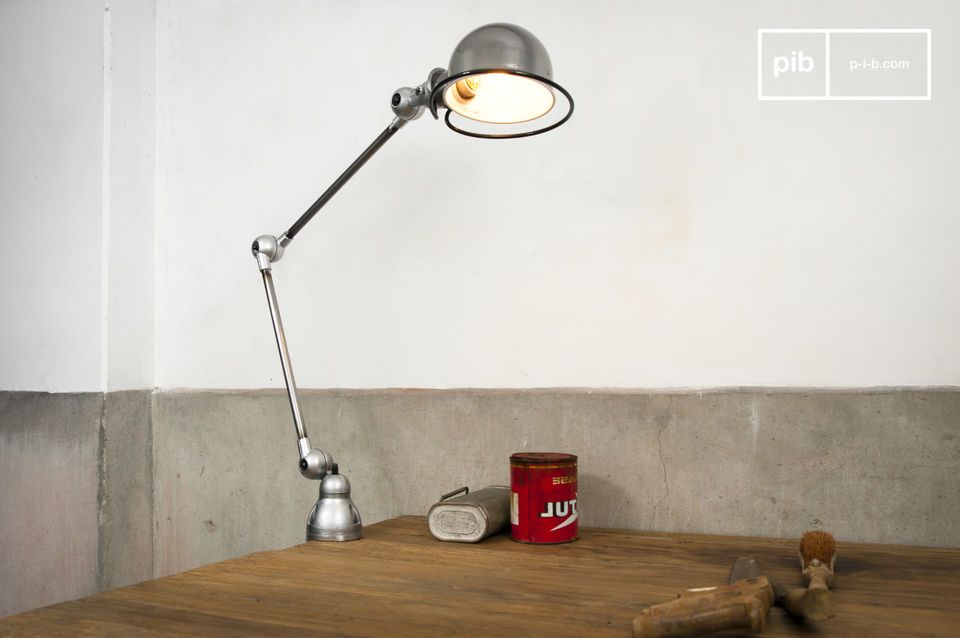 Esta lámpara Jieldé permite una optimización total de la superficie de trabajo.
