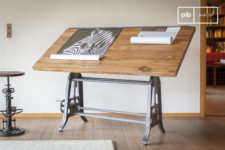 Hermosa mesa de arquitecto en madera noble.