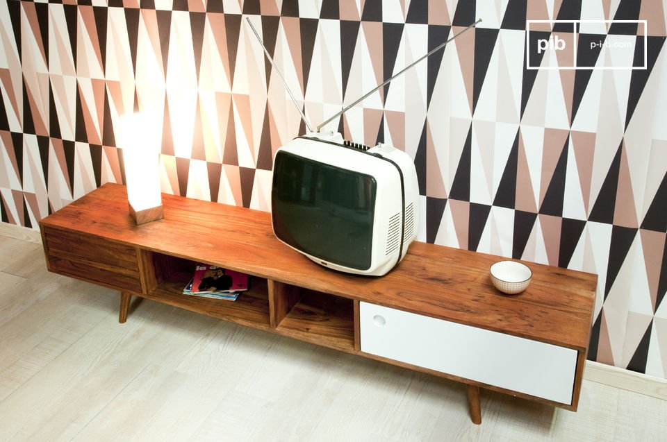 Este mueble TV está inspirado en los aparadores escandinavos de la década de 1950