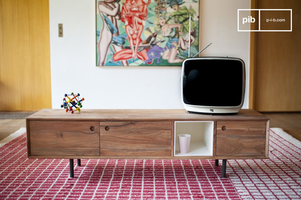 Un bonito mueble de televisión de diseño en madera de acacia.