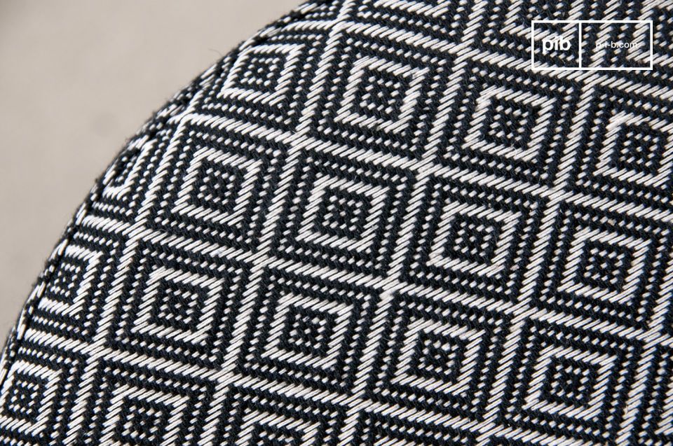 Elegante tejido en blanco y negro con motivos geométricos.