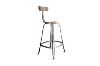 Silla de bar con remaches