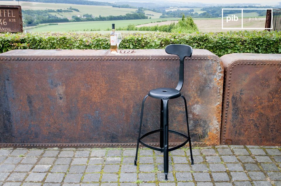 Un bonito look de bistro para una hermosa silla de bar.