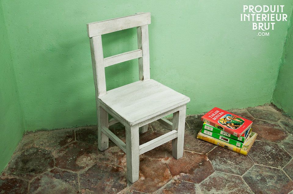 Silla de madera blanca para niños