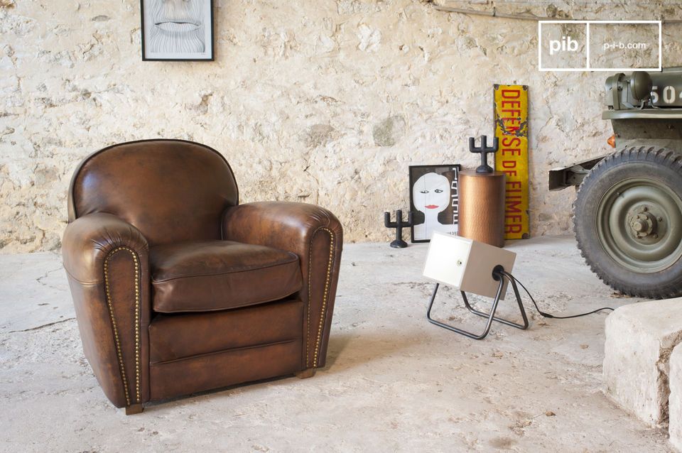 Un sillón redondo con una generosa tapicería para garantizar el confort.