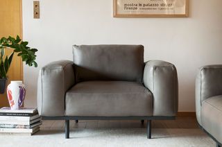 Sillón de cuero gris Almendraond