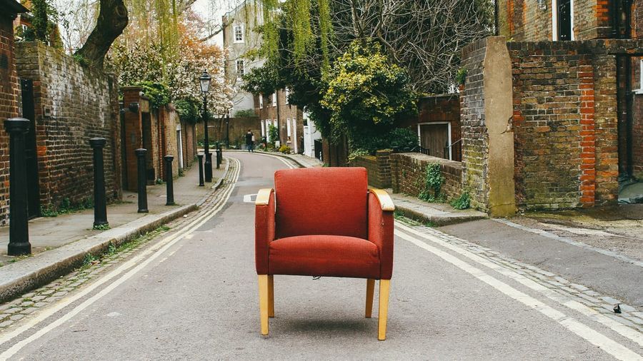 Sillon en la calle