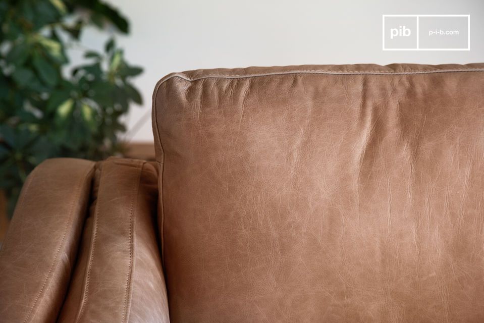 La riqueza de la piel hace de este sofá un objeto de calidad superior.