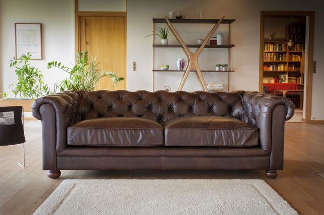 Gran sofá Chesterfield de cuero Weston