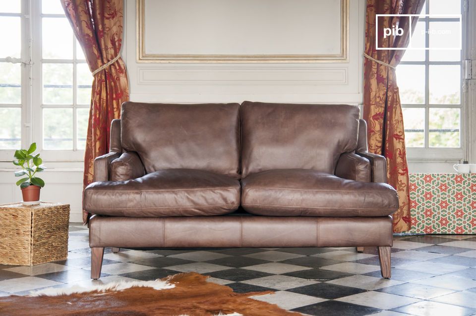 Un sofá con un estilo atemporal que combina calidad y carácter.