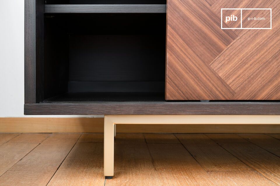 Destaca este mueble con sus generosas dimensiones de 200 cm de ancho