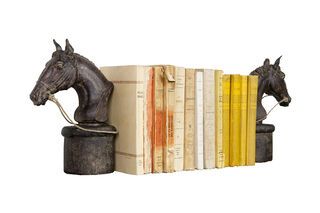 Sujeta libros en forma de caballo
